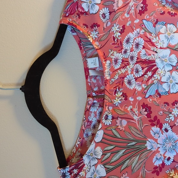 Small Lauren Conrad blouse - Picture 3 of 7